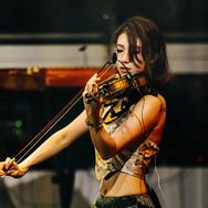 抖音音乐排行榜第10名巧克力🎻,新榜指数849.1000,新增作品数1,分享数22.04w,评论数1.7w,点赞数93.2w,新增粉丝数4.97w,累计粉丝数31.48w