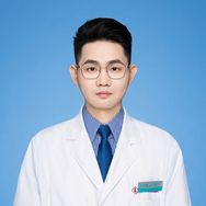 抖音医疗健康排行榜第16名男科钟医生,新榜指数804.3000,新增作品数5,分享数36.8w,评论数2w,点赞数9.9w,新增粉丝数2824,累计粉丝数37.4w