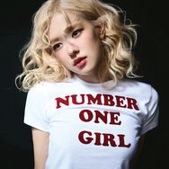 抖音明星八卦排行榜第11名roses_are_rosie,新榜指数884.8000,新增作品数2,分享数1.39w,评论数1.11w,点赞数52.3w,新增粉丝数3703,累计粉丝数481.55w