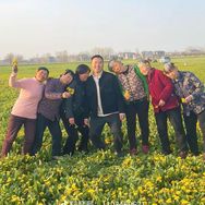 抖音三农排行榜第2名驻村书记-董桂林,新榜指数903.9000,新增作品数1,分享数5001,评论数6446,点赞数15.22w,新增粉丝数4.69w,累计粉丝数239.14w