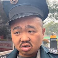 忧郁男神（保安大队长）