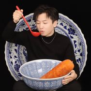 抖音人文社科排行榜第2名南翔,新榜指数926.8000,新增作品数1,分享数6694,评论数1.26w,点赞数23.11w,新增粉丝数2637,累计粉丝数2431.08w