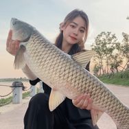 王梦梦爱钓鱼