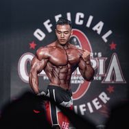 IFBB PRO 何局（备赛中）