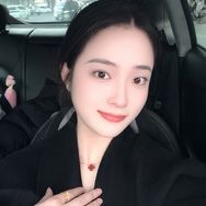 抖音音乐排行榜第16名阿美儿,新榜指数839.9000,新增作品数5,分享数1255,评论数1050,点赞数2.9w,新增粉丝数1.12w,累计粉丝数297.2w