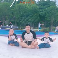 带神兽的余爸爸