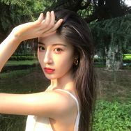 抖音美妆排行榜第13名于雯_,新榜指数825.8000,新增作品数1,分享数6098,评论数365,点赞数9.6w,新增粉丝数2228,累计粉丝数240.31w