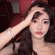 抖音美妆排行榜第9名陈一娜！,新榜指数830.1000,新增作品数3,分享数5404,评论数796,点赞数9.2w,新增粉丝数3365,累计粉丝数169.7w