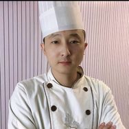 抖音美食排行榜第21名刘小欠教做菜,新榜指数869.3000,新增作品数1,分享数2100,评论数1088,点赞数4.51w,新增粉丝数3430,累计粉丝数1112.55w