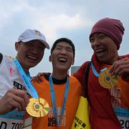 谭走鱼尾纹