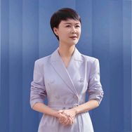 贺娇龙12月23日沙地葡萄酒30周年庆