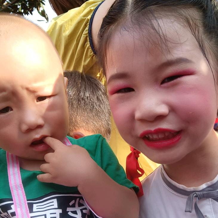 我是懒姐副业红娘，单身帅哥美女都可以找我