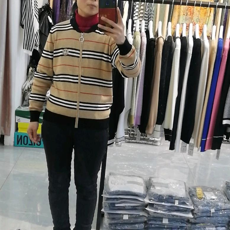 卖瓷砖的小妹妹