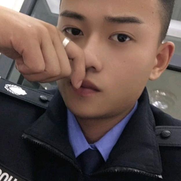一杯酒,一件见钟情