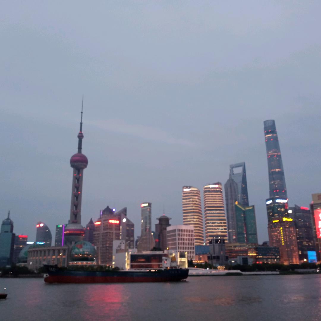 不管是穷还是富，最终都是黄泉路。
