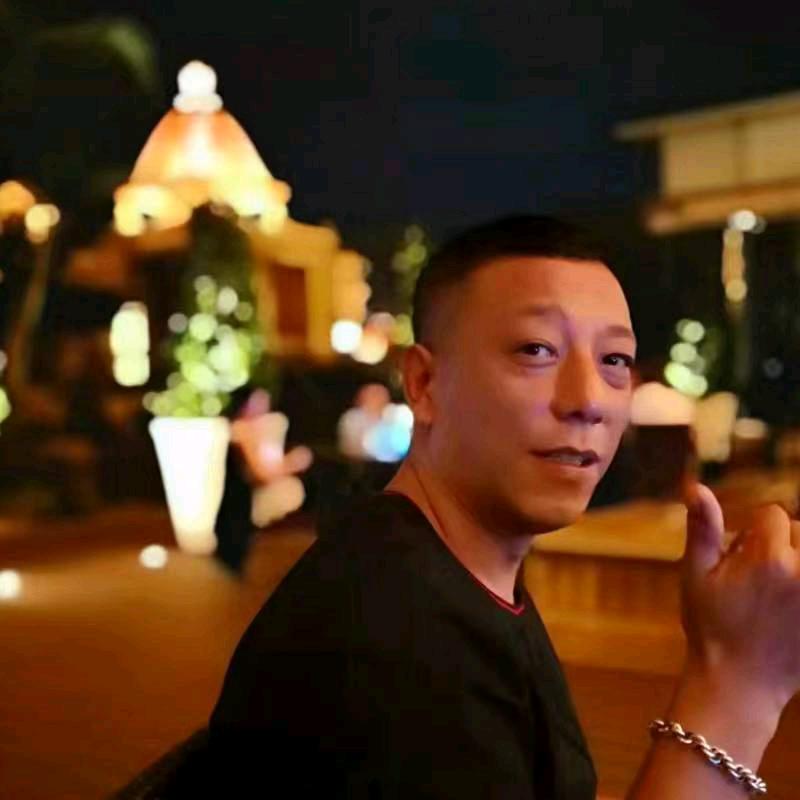 辉皇专业男士理发馆