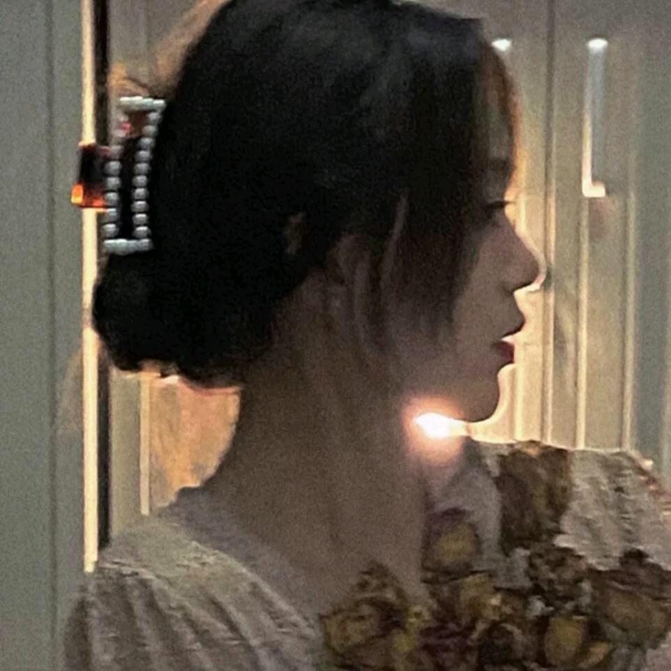 妳.
