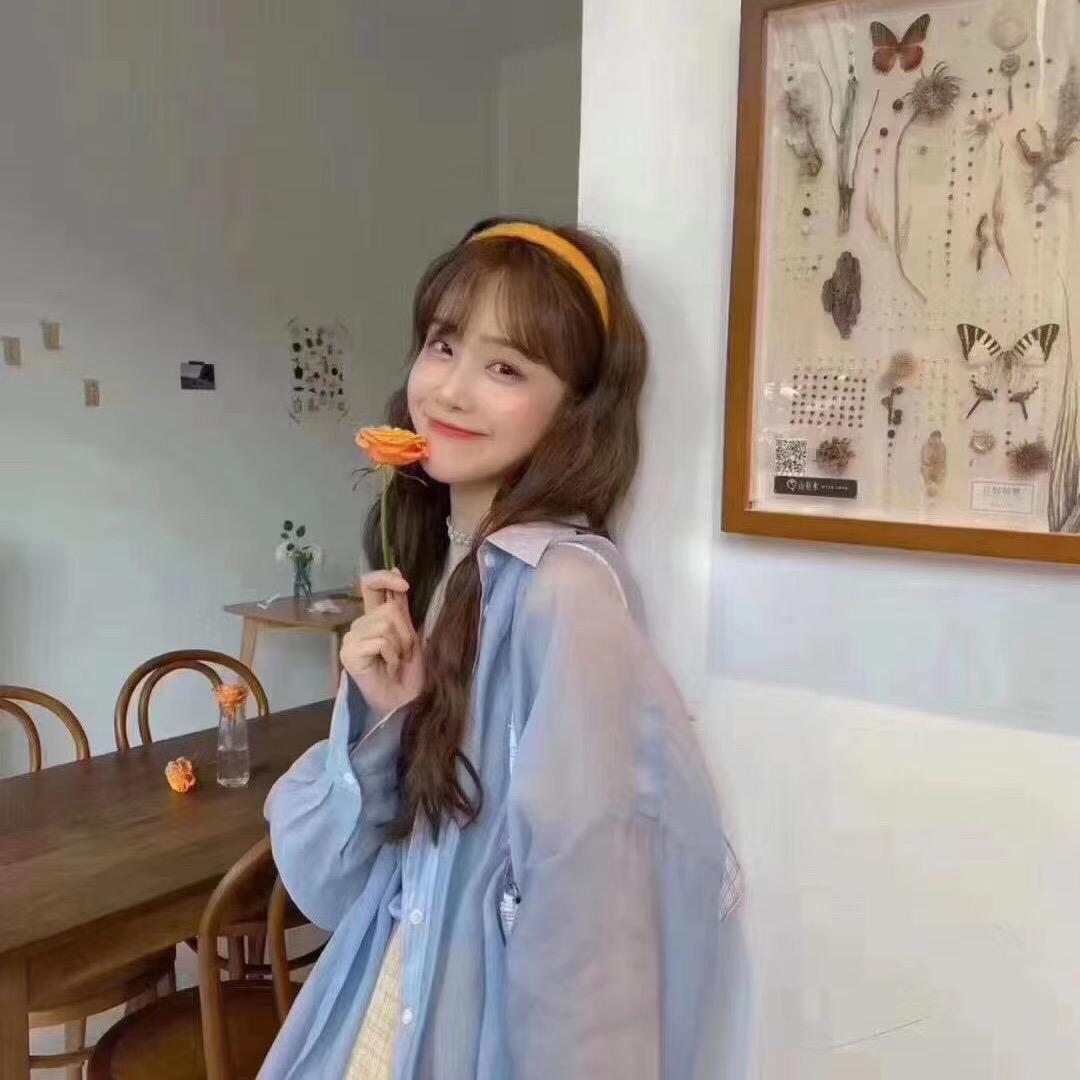 小新看电视