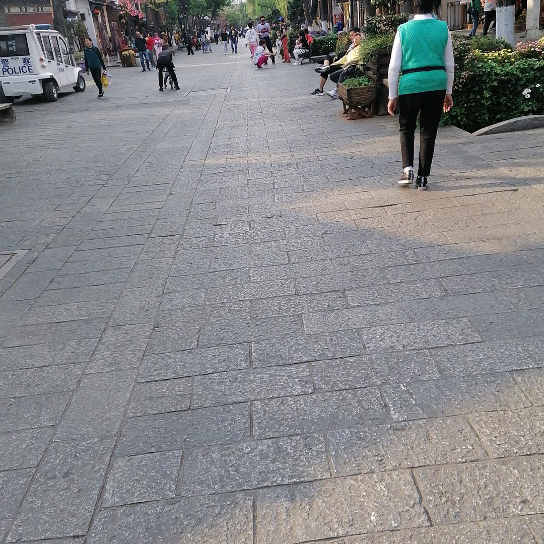 (●—●)(●—●)