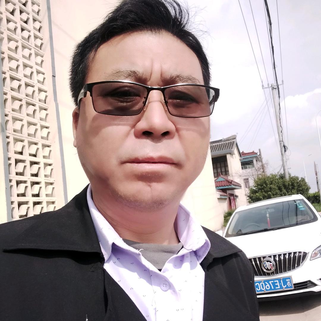 梁小