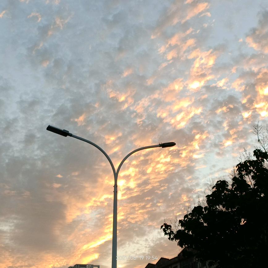 嘴角抹不掉的微笑_