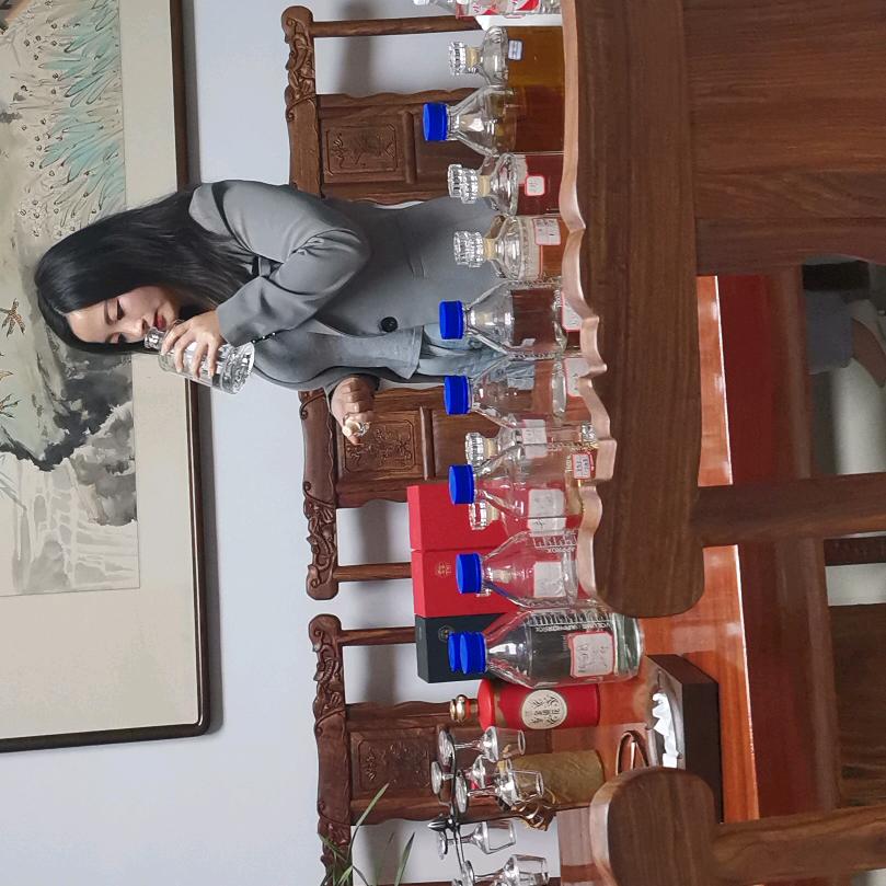 杂货铺的老板娘
