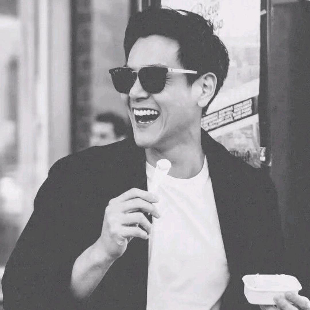 爱穿西服的小孟