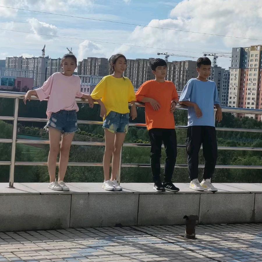 姐妹  东北铁锅炖