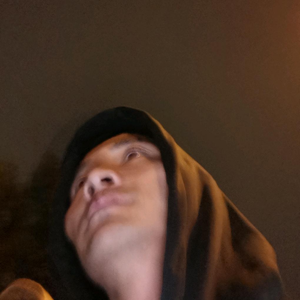 请叫我何先森！