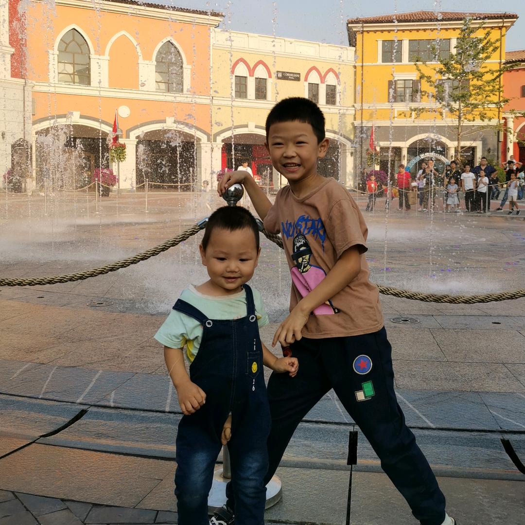 王少年和他的娃