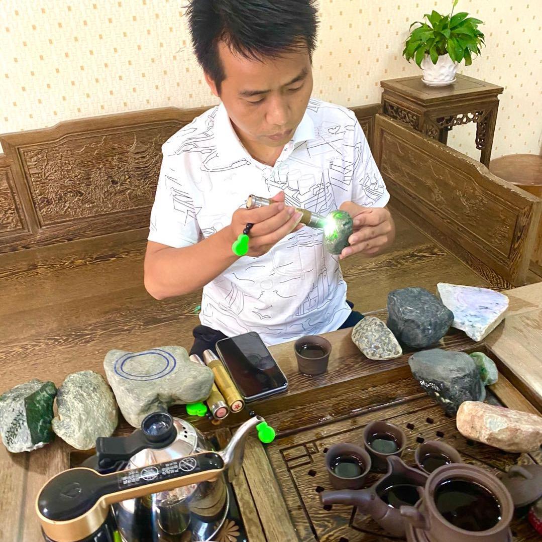 瑞丽市万翠山珠宝有限公司