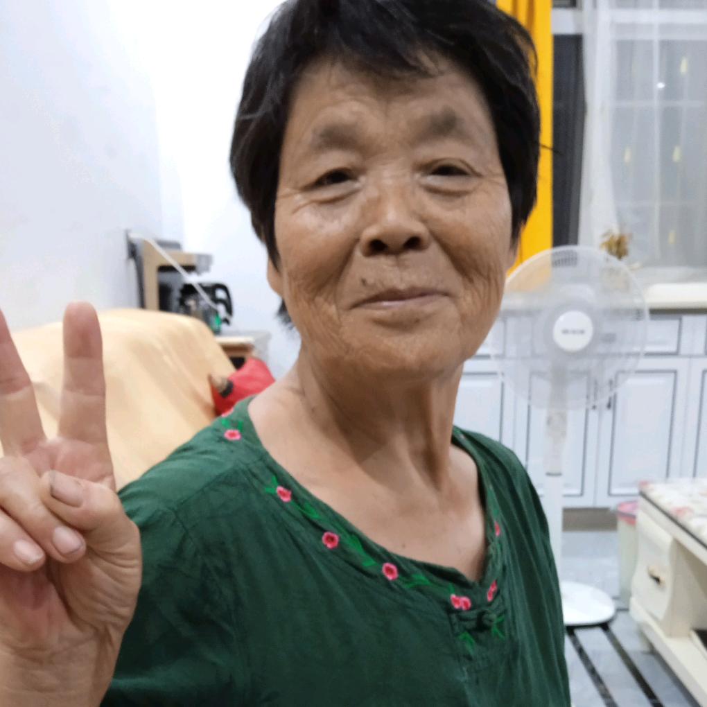 谭婆婆。