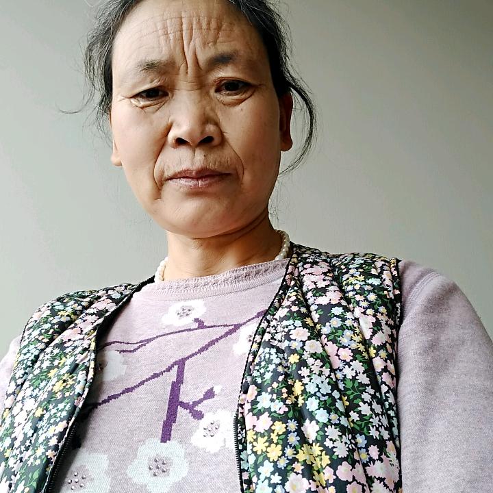 刺绣姐姐