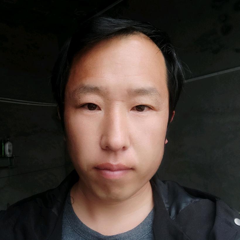 周某某