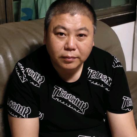 明明努力中