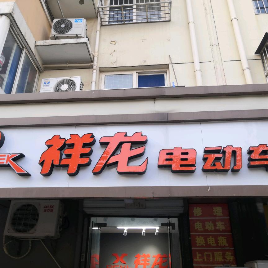 开着拖拉机迎接冬天的到来