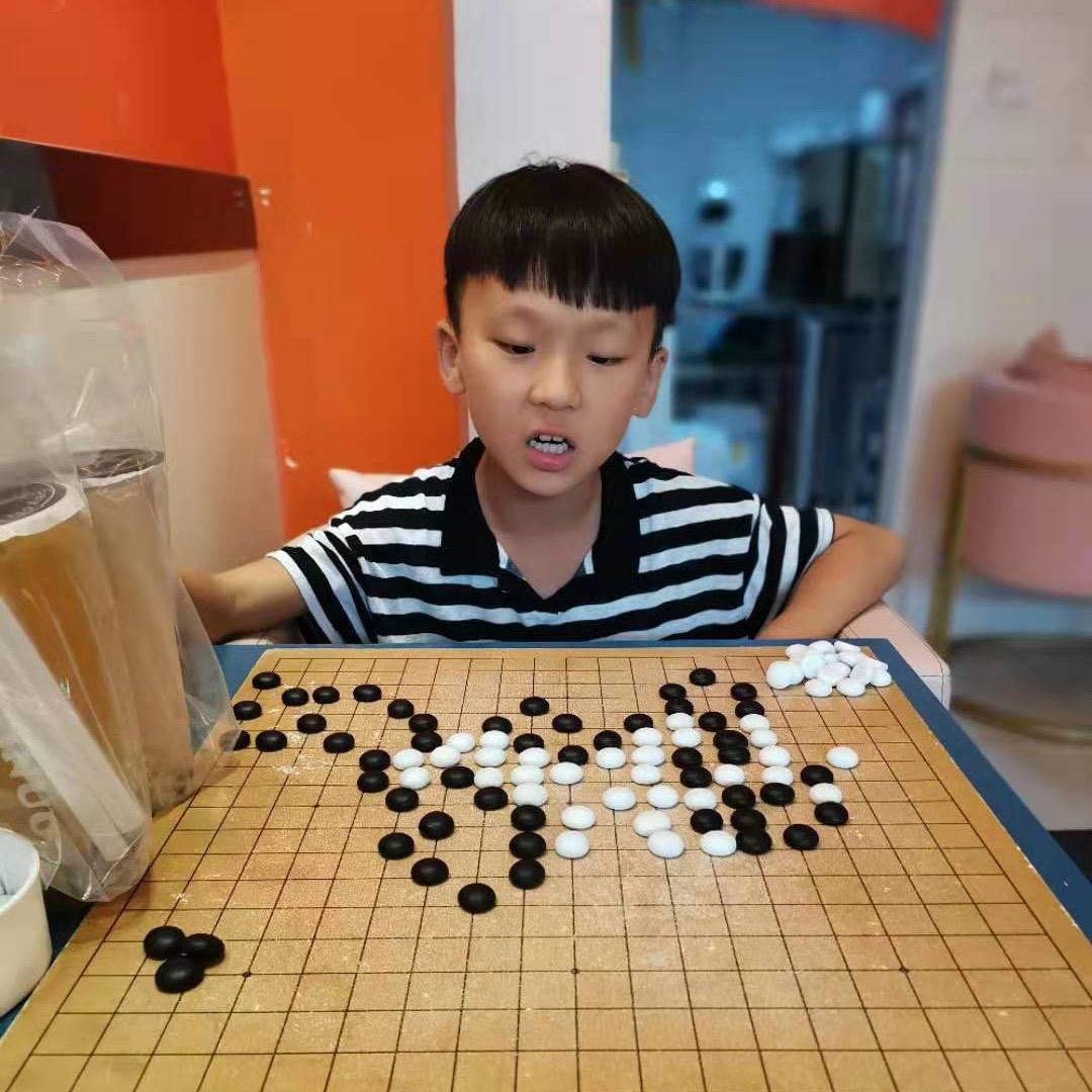 琪琪哥哥的弟弟是汉堡