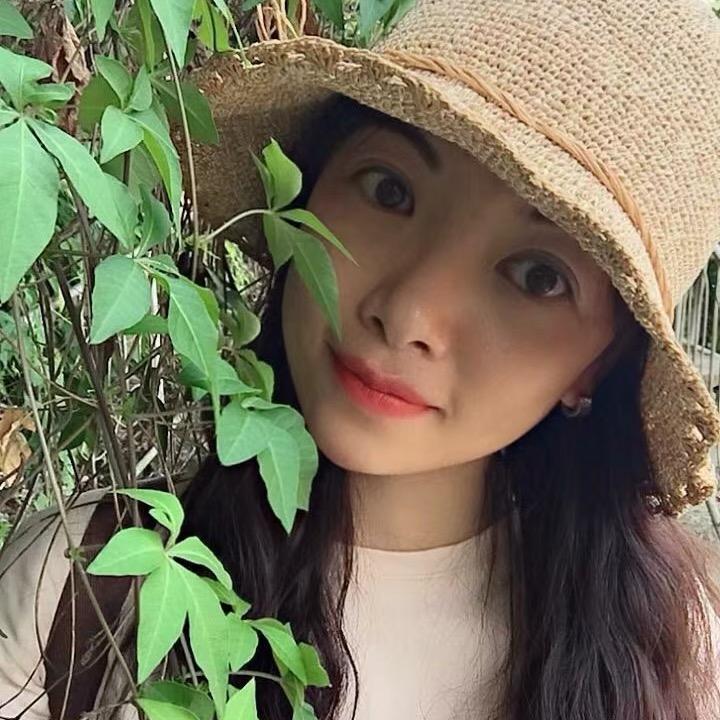 小樱桩园红芽罗汉松盆景