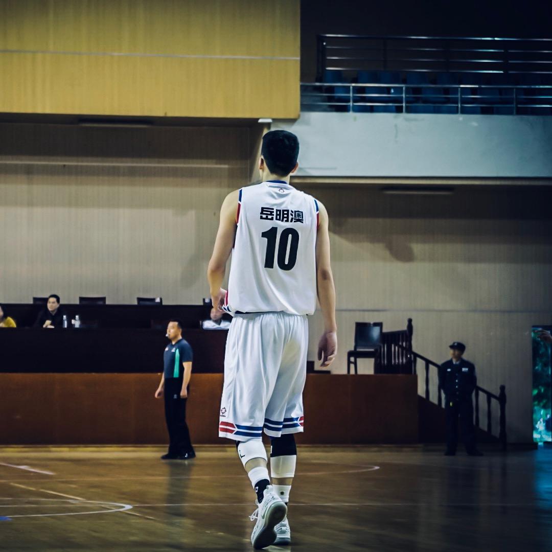 努力的岳小澳