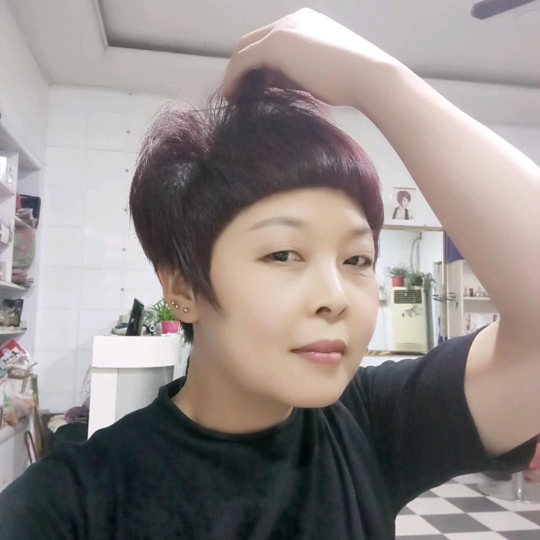 白沙娟娟烫染名店(专业收长发)10元剪发