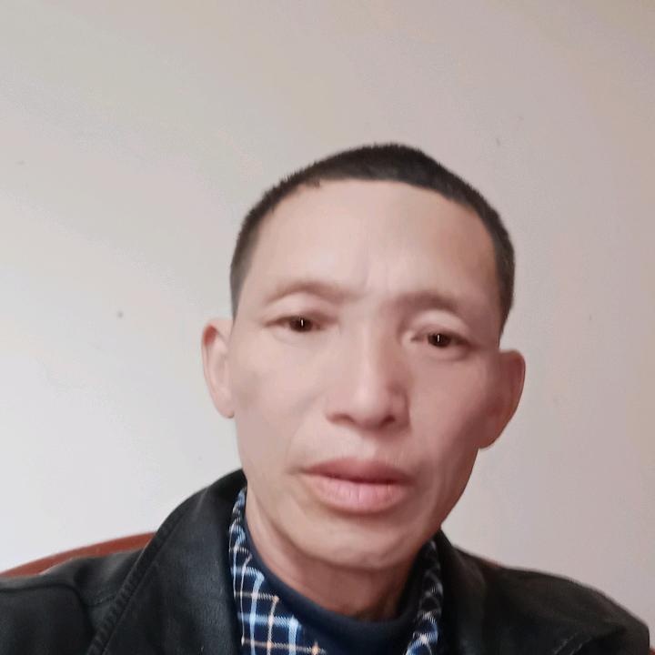 杨明周和理装修地板工人