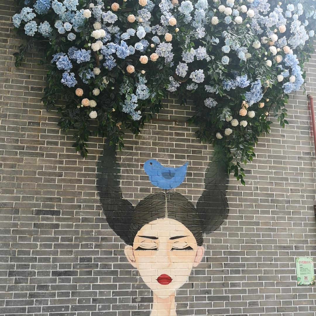 穿白T嗦螺蛳粉---飙（彪）啊！