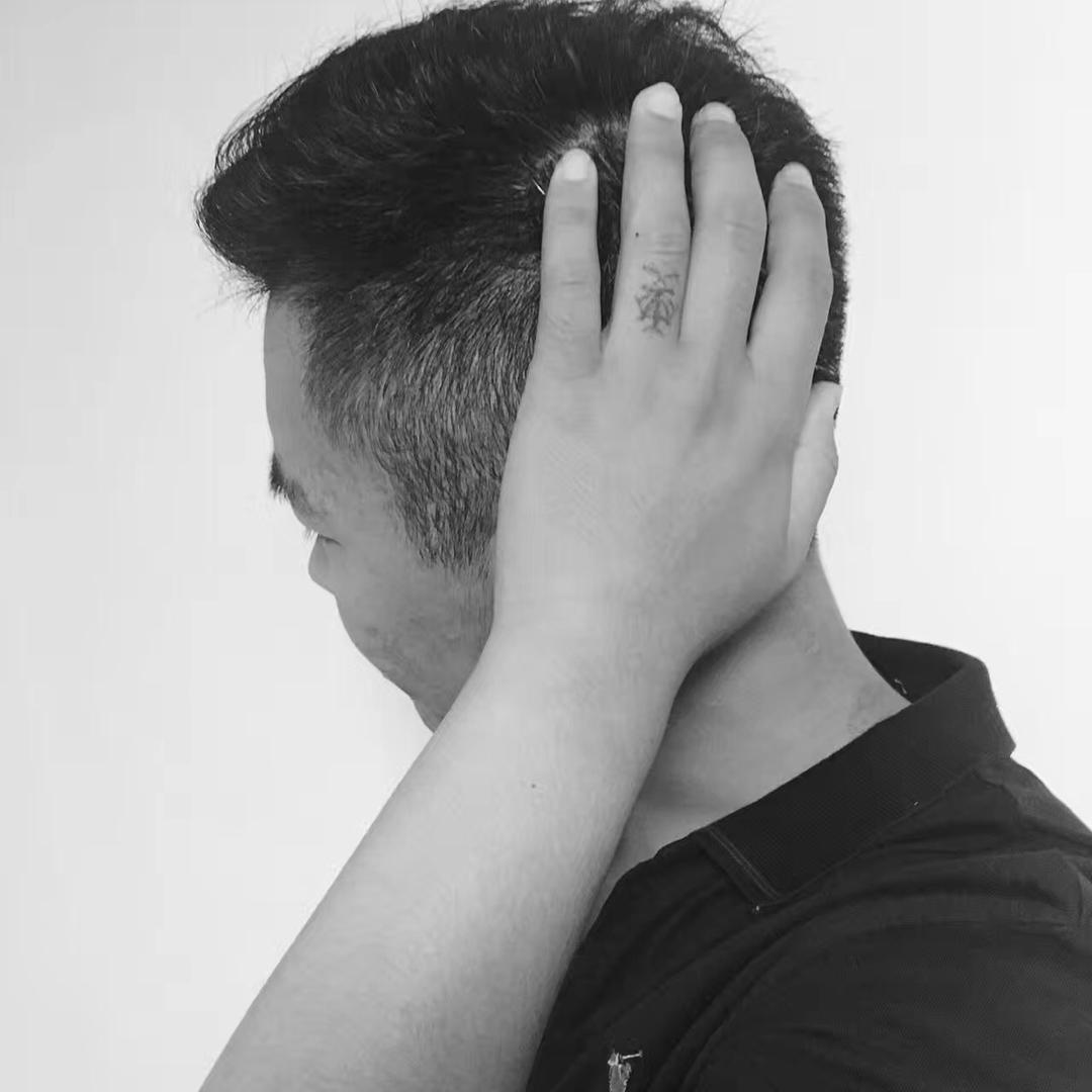 四处看球的老李一家