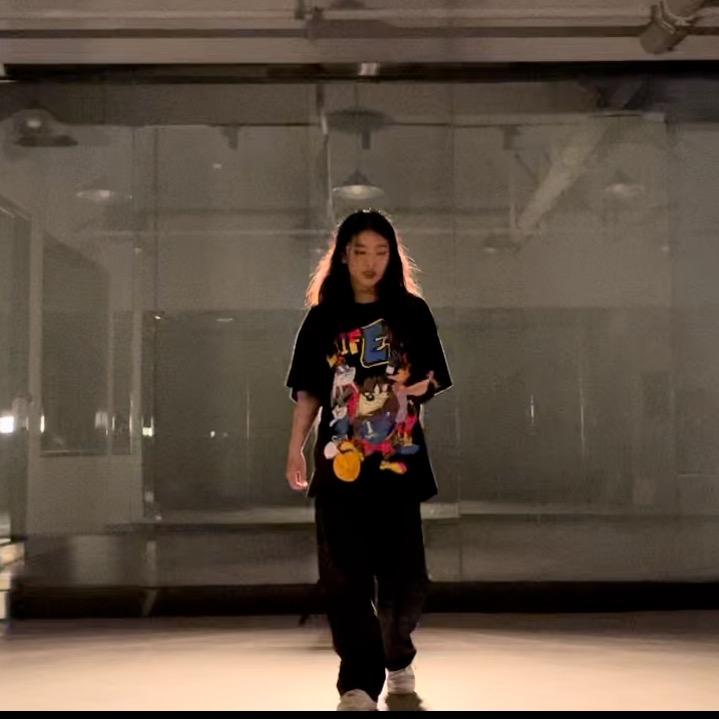 正经跳舞的阿樊-
