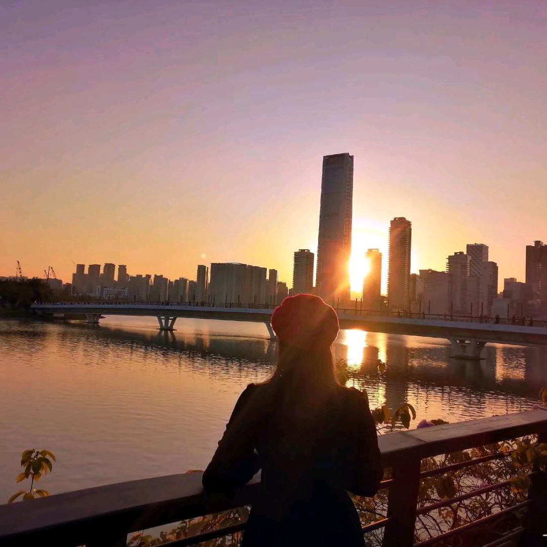 一个内心独行也丰盈的女生