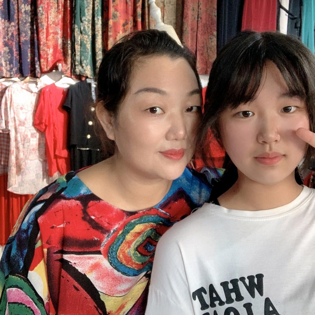 颍上县老二中巷子服装超市
