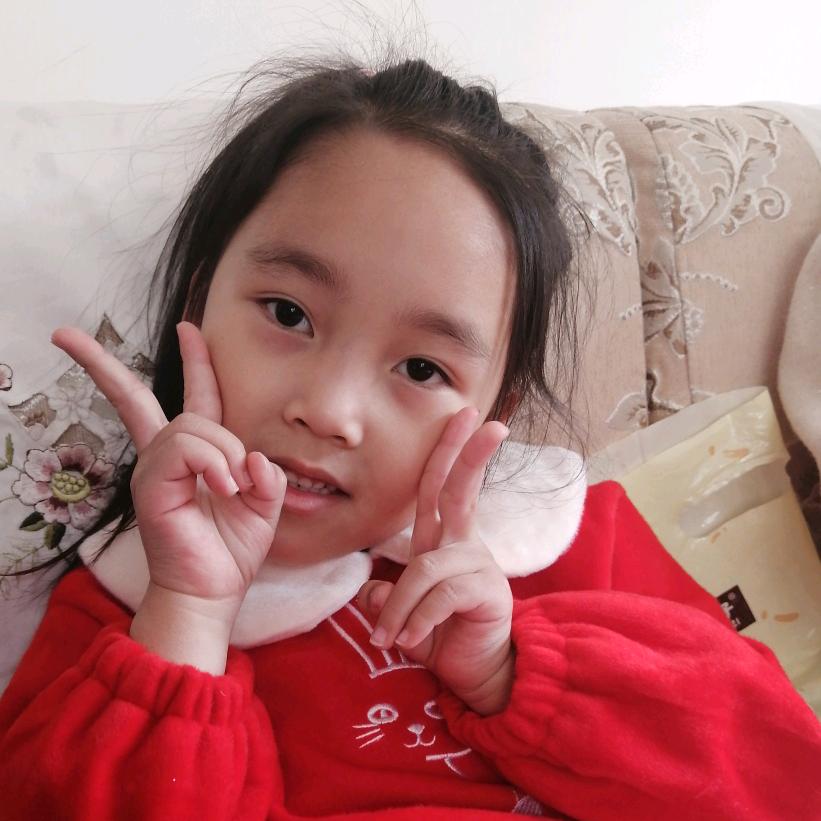 活泼可爱的宝贝