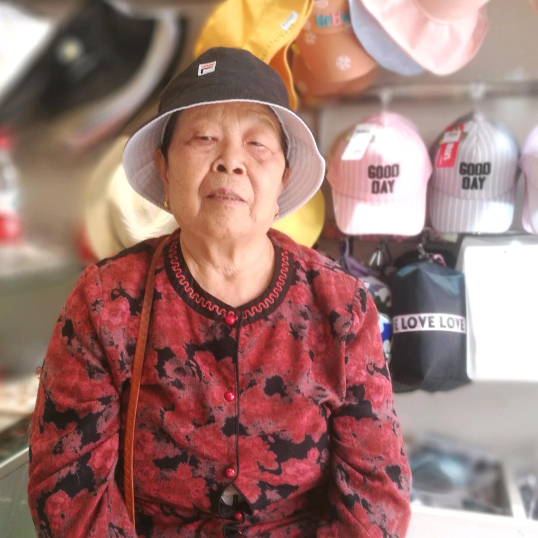 王老太婆83岁没事拍拍抖音消化时间！