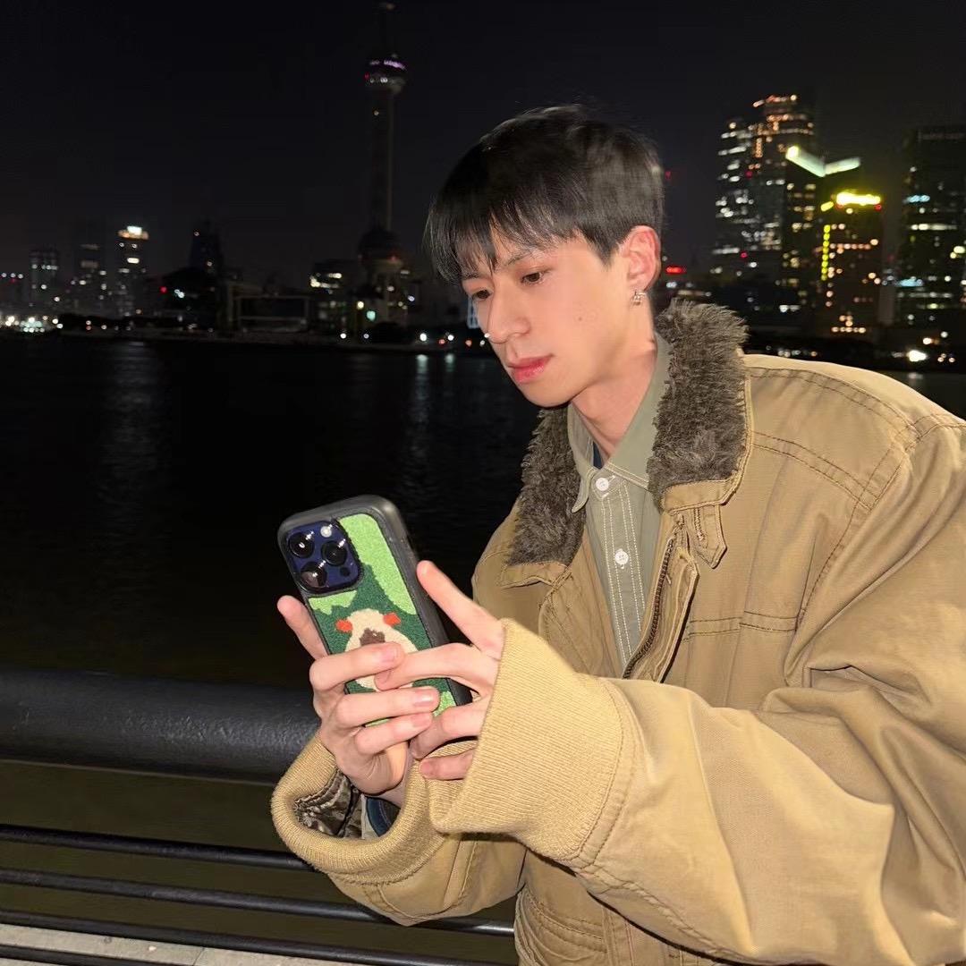 小郑穿秋裤