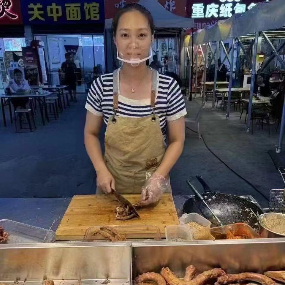 餐小雪摆摊生活
